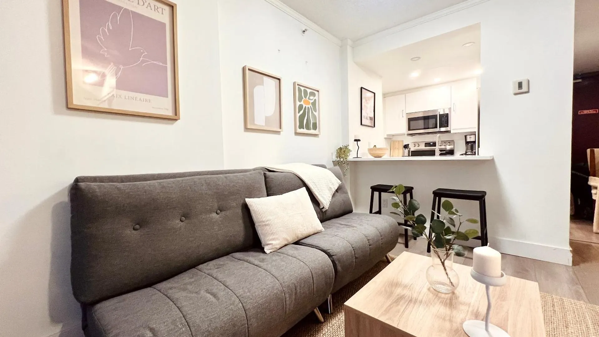 דירות וונקובר Stunning Skyline Views In A Cozy And Stylish Abode