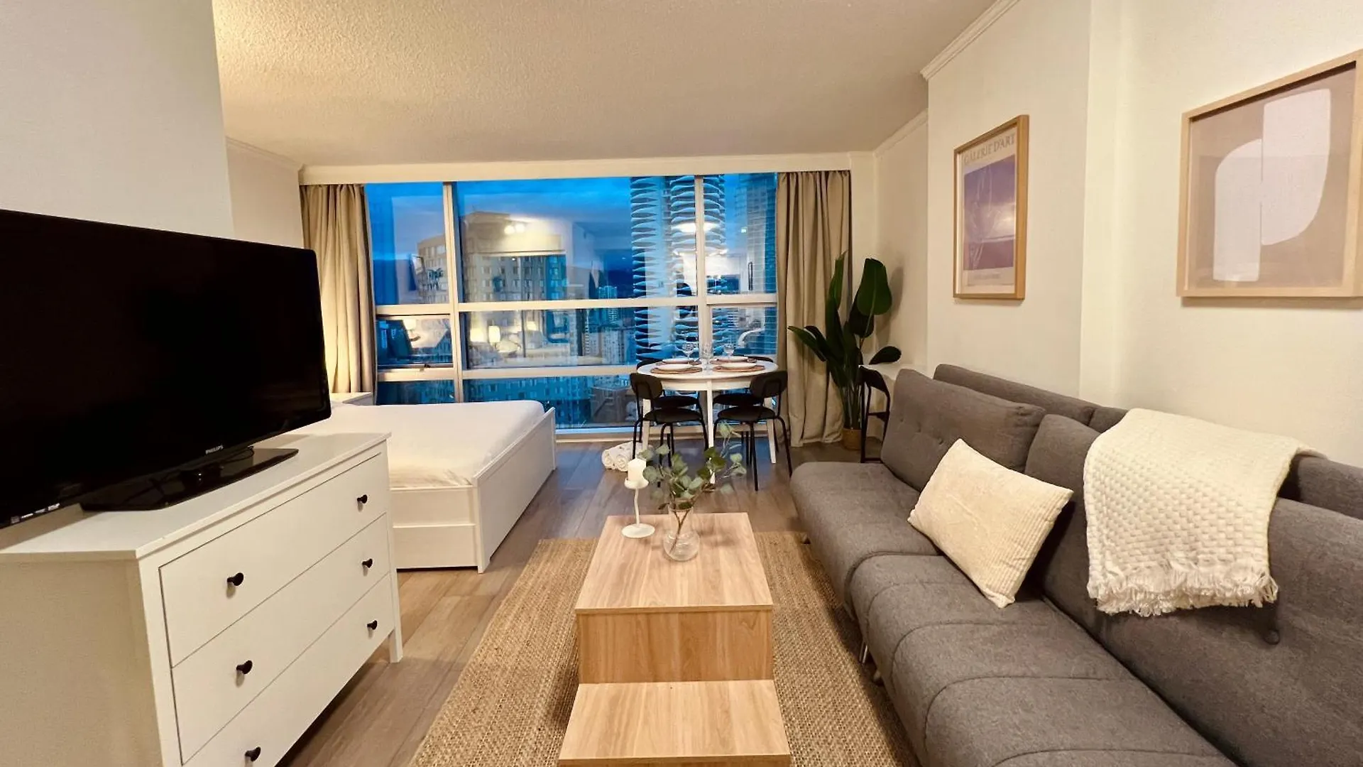דירות וונקובר Stunning Skyline Views In A Cozy And Stylish Abode